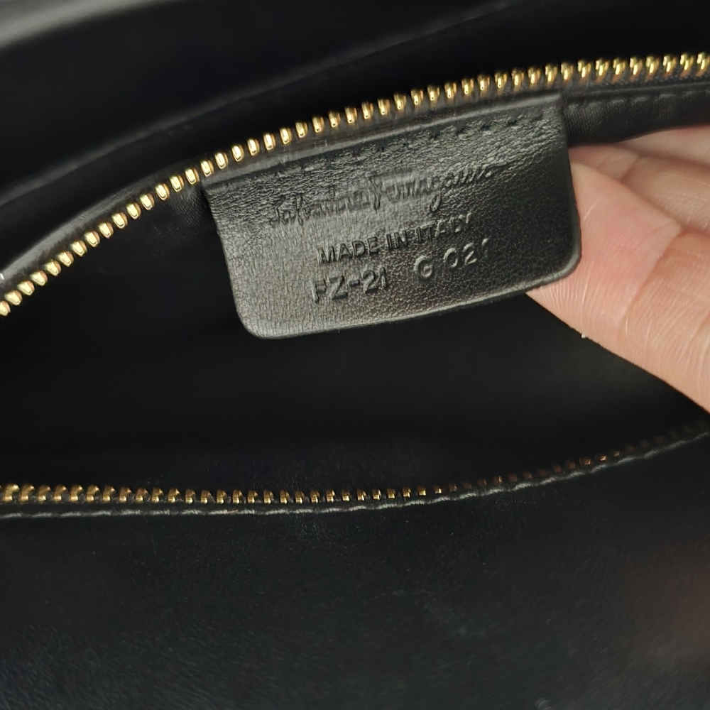 🌟 Salvatore Ferragamo Authentic Black Python Bag - Picture 15 of 16